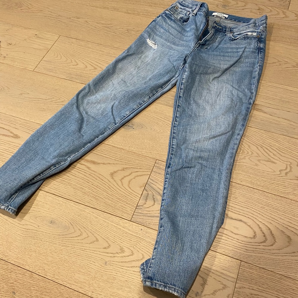 Pistolas mom Jean